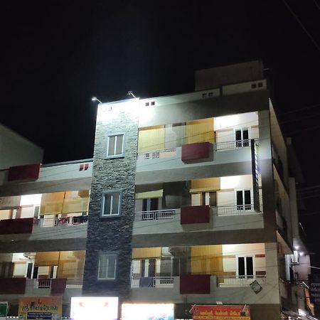 Bed and Breakfast Sar Raj S R Residency à Vellore Extérieur photo