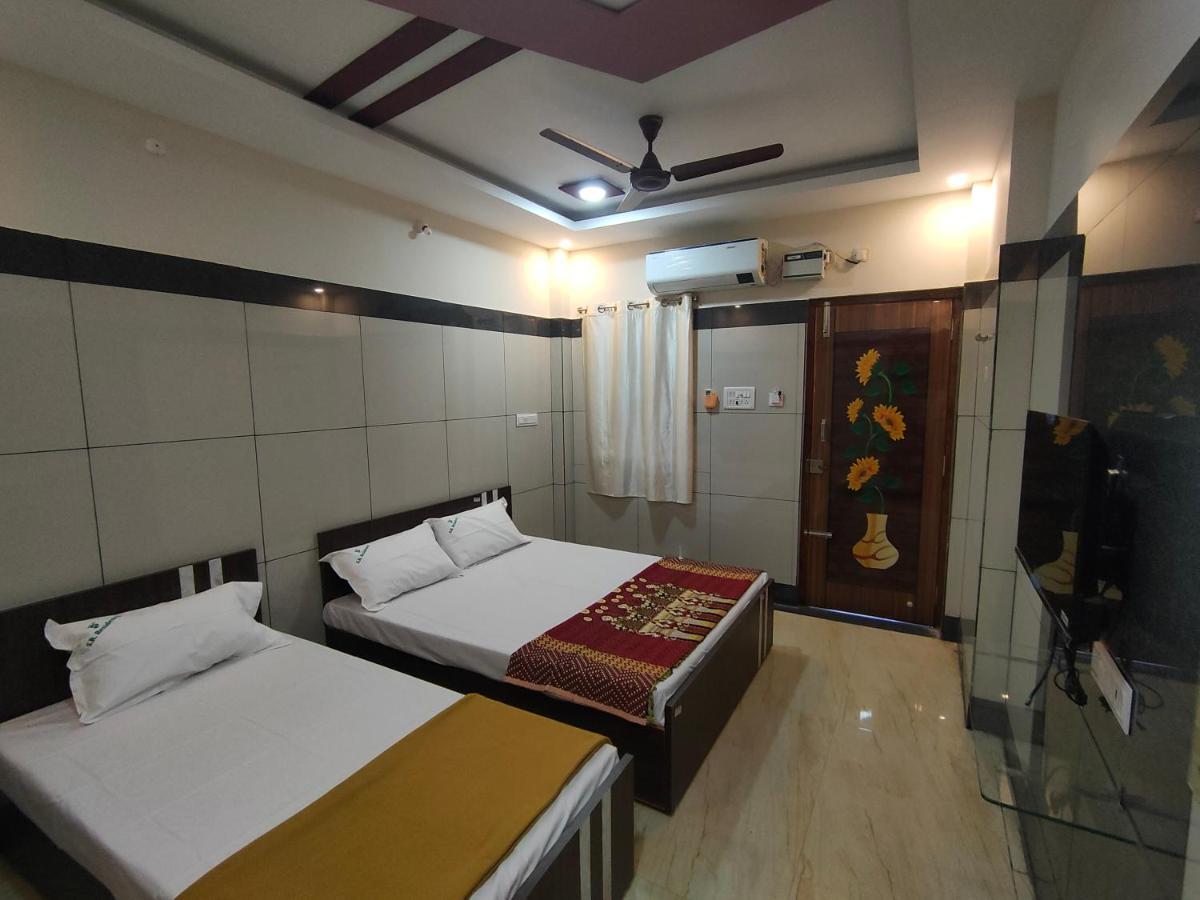 Bed and Breakfast Sar Raj S R Residency à Vellore Extérieur photo