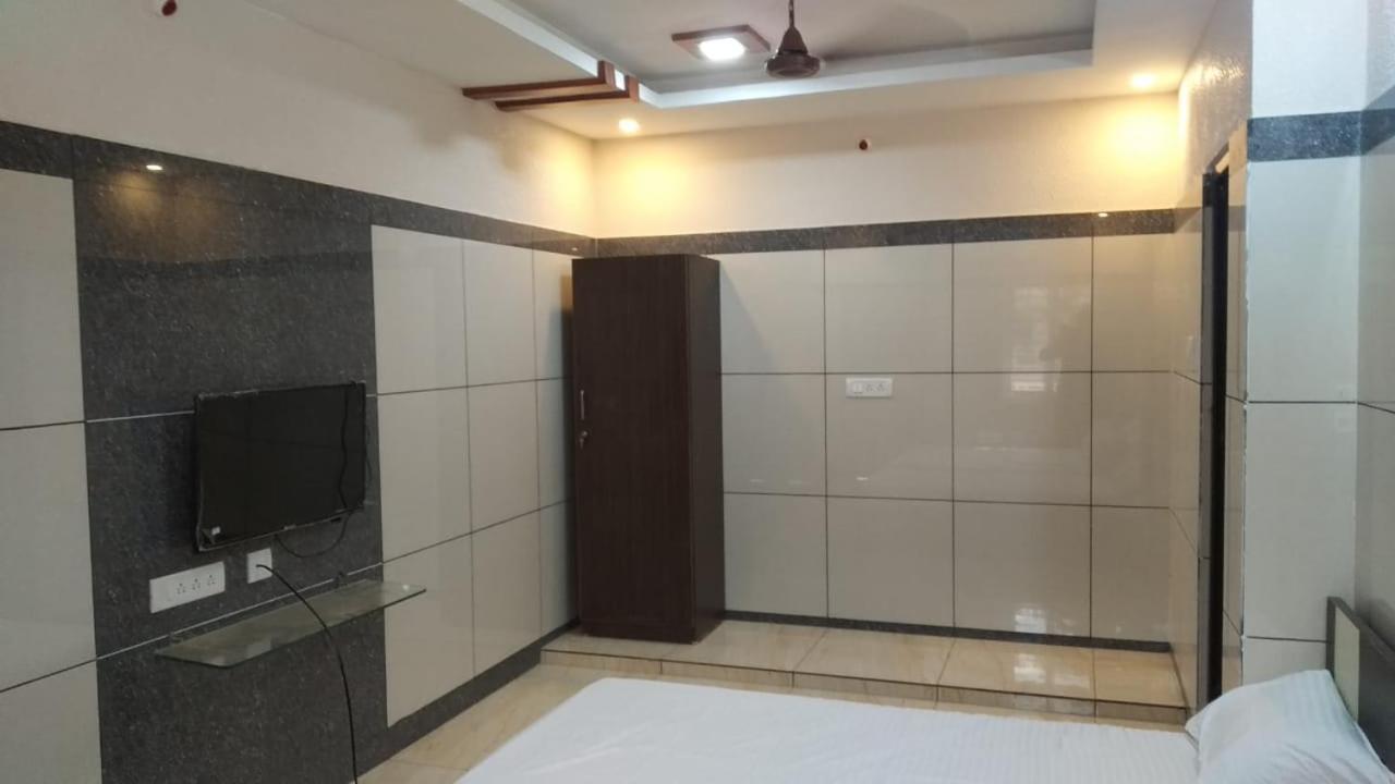 Bed and Breakfast Sar Raj S R Residency à Vellore Extérieur photo