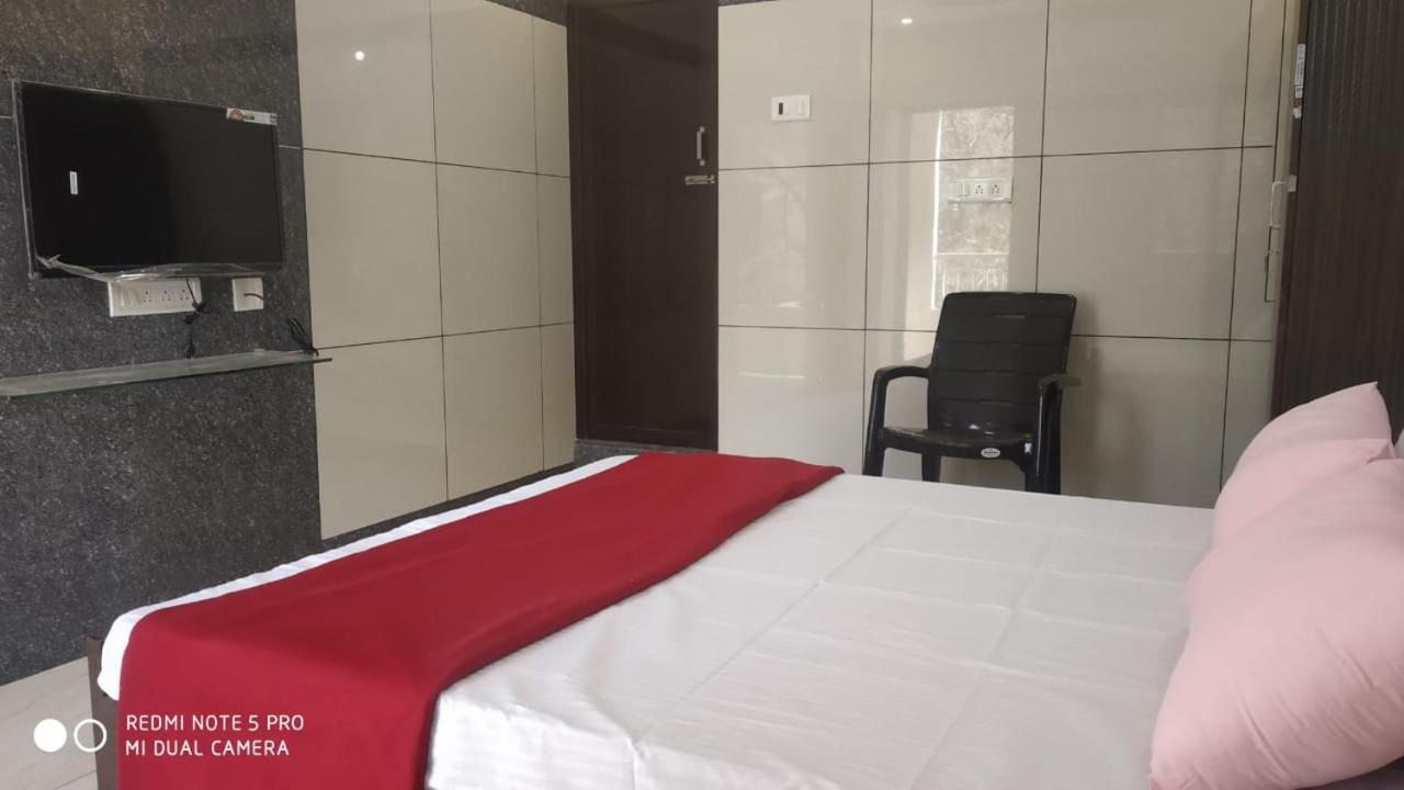 Bed and Breakfast Sar Raj S R Residency à Vellore Extérieur photo