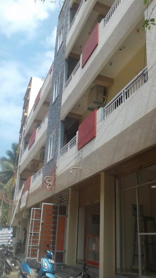 Bed and Breakfast Sar Raj S R Residency à Vellore Extérieur photo